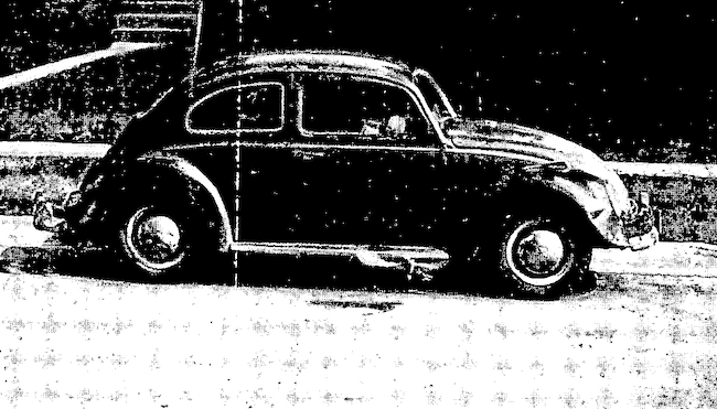 «Секретный» автомобиль в момент выпуска голубя-шпиона
