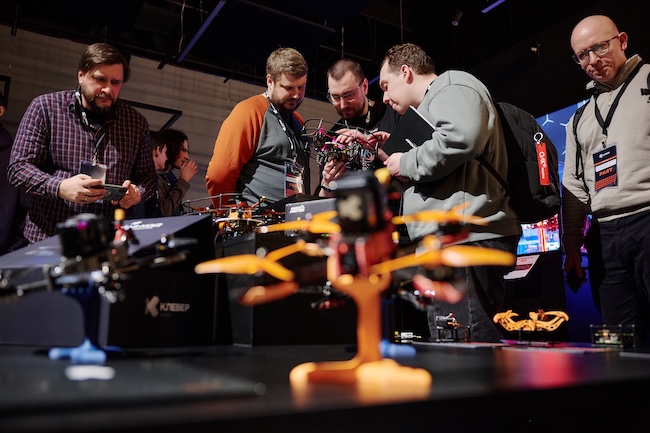 Обсуждение новых продуктов на презентации «Клевер 5»