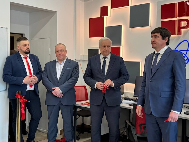 Представители НИЯУ МИФИ и РЕД СОФТ на открытии лаборатории. Источник: НИЯУ МИФИ