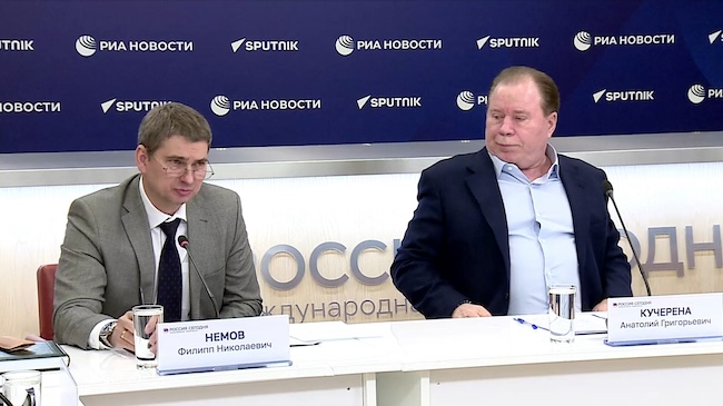 Руководитель управления Ф. Немов (слева) и А. Кучерена (справа), председатель Общественного совета