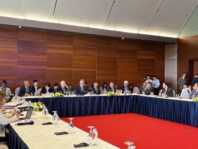 Круглый стол российской делегации в Ханое