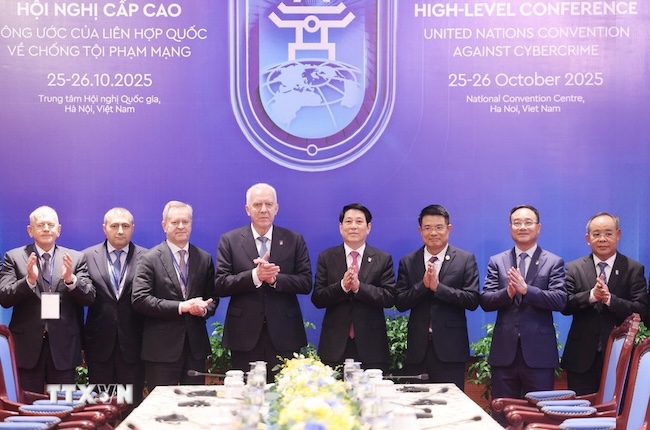 Встреча российской делегации с руководством Вьетнама