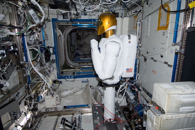 Робот-гуманоид Robonaut 2 на борту МКС в 2011 году (planeterobots.com)