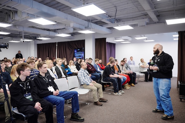 Выступает Даниил Щин, директор по продукту компании «Клевер COEX»