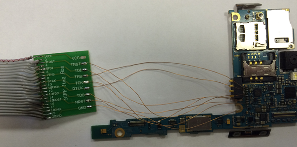 Материнская плата мобильного устройства, соединенная с площадкой RIFF JTAG Box