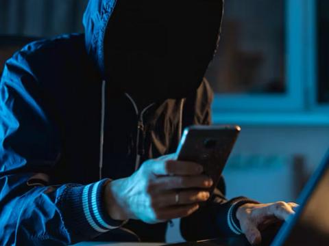 Телефонные мошенники оформляют кредиты на жертв через Банки.ру
