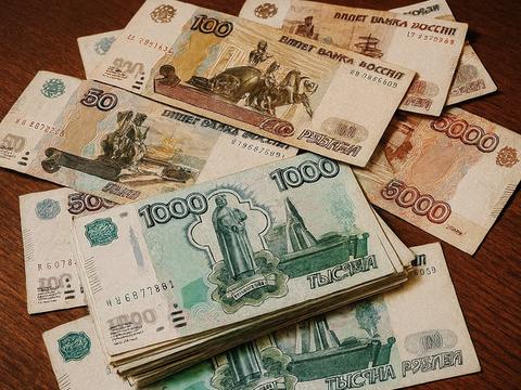 Каждый седьмой россиянин хранит все сбережения наличными