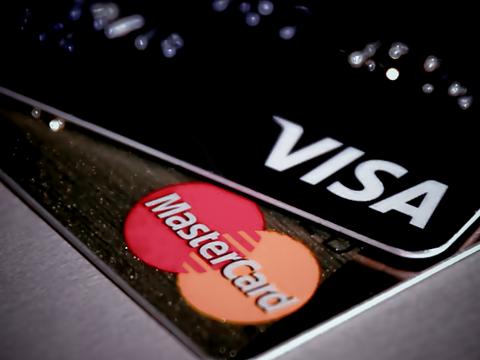 Простроченный пластик: Visa и Mastercard не срабатывают в торговых центрах