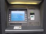 Новосибирский киберпреступник взломал банкомат с помощью флеш-карты