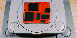 Энтузиаст собрал «идеальную» PlayStation, объединив две версии консоли