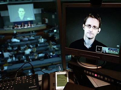 Сноуден посоветовал заклеивать пластырем камеру на личных компьютерах