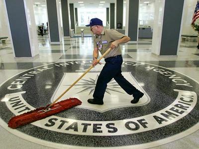 ФБР опросит сотни человек, расследуя утечки ЦРУ на сайте Wikileaks