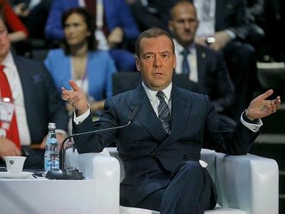 Медведев: Санкции не помешают развитию цифровых технологий в России