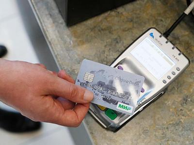 Мошенники украли с банковских карт 200 млн рублей