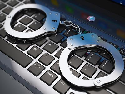 В Великобритании арестован один из хакеров, шантажирующих компанию Apple