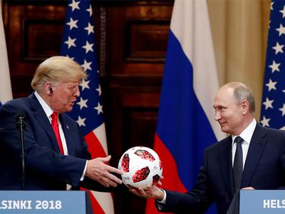 Путин передал Трампу в Хельсинки мяч с чипом внутри