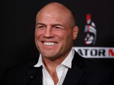 Бывший чемпион и легенда UFC оказался голым в Сети