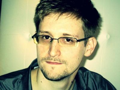 Эдвард Сноуден: Facebook шпионит за вами, я научу вас защищаться