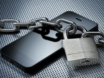 ФБР просит Apple помочь разблокировать iPhone стрелка из Пенсаколы