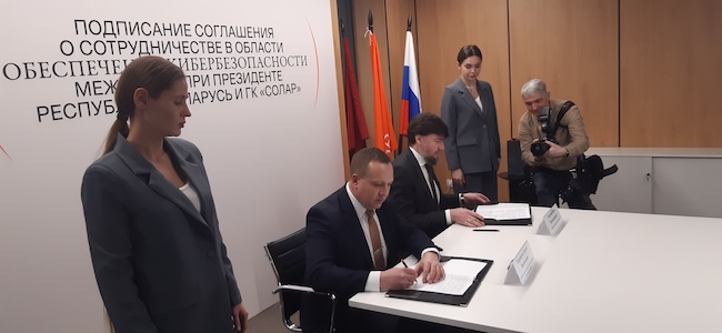 Сергей Жерносек, замначальника ОАЦ (слева), и Игорь Ляпунов, гендиректор ГК «Солар» Сергей Жерносек, замначальника ОАЦ (слева), и Игорь Ляпунов, гендиректор ГК «Солар»